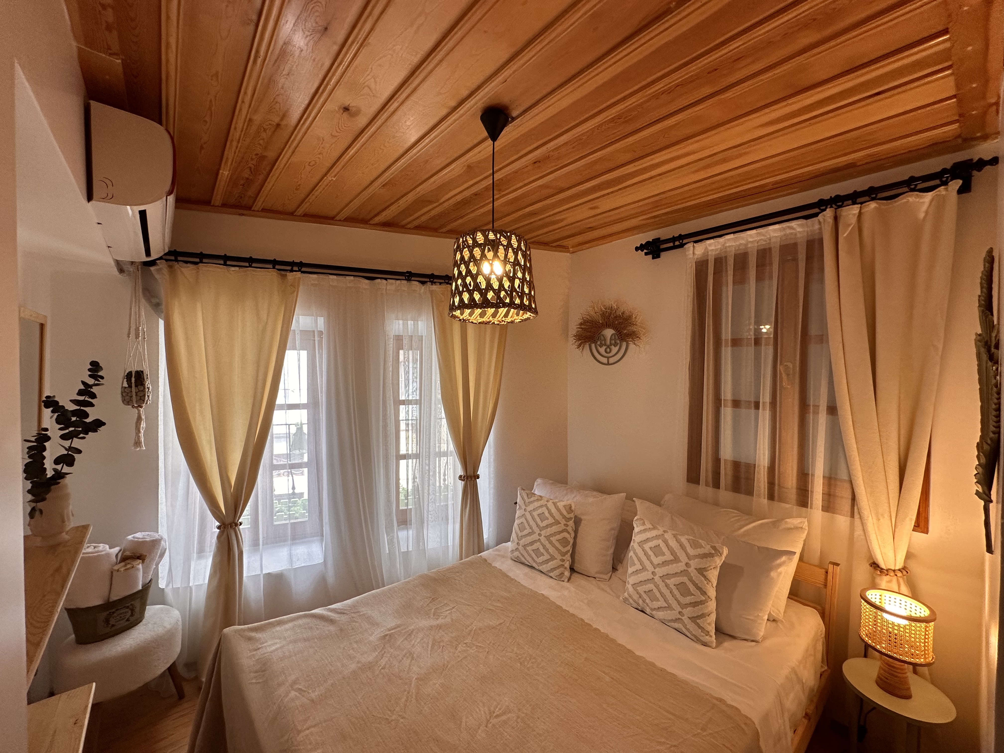 Economy Room